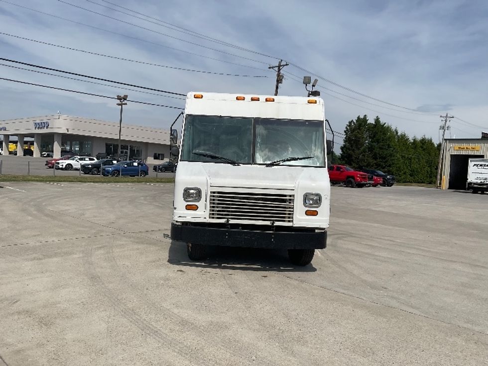 Walk-in Van (Step Van)-Light and Medium Duty Trucks-Ford-2006-E450-Knoxville-TN-472,385\n\t\tmiles-$ 7,000 - Image 2