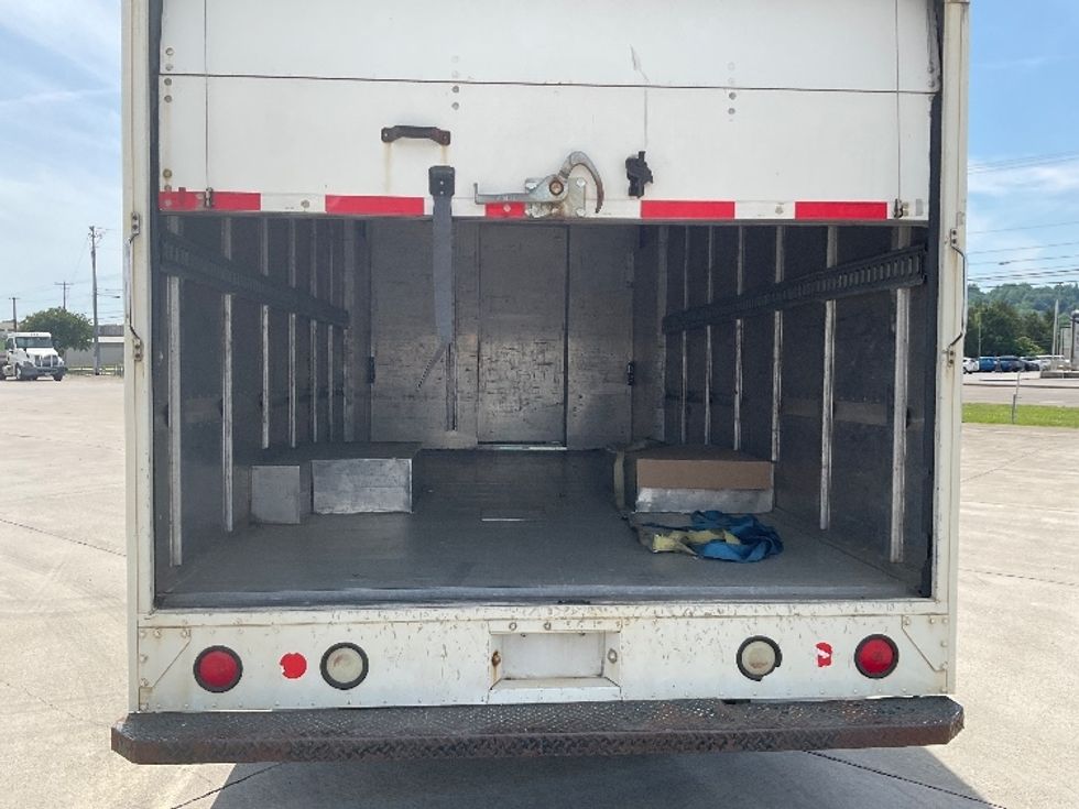Walk-in Van (Step Van)-Light and Medium Duty Trucks-Ford-2006-E450-Knoxville-TN-472,385\n\t\tmiles-$ 7,000 - Image 7