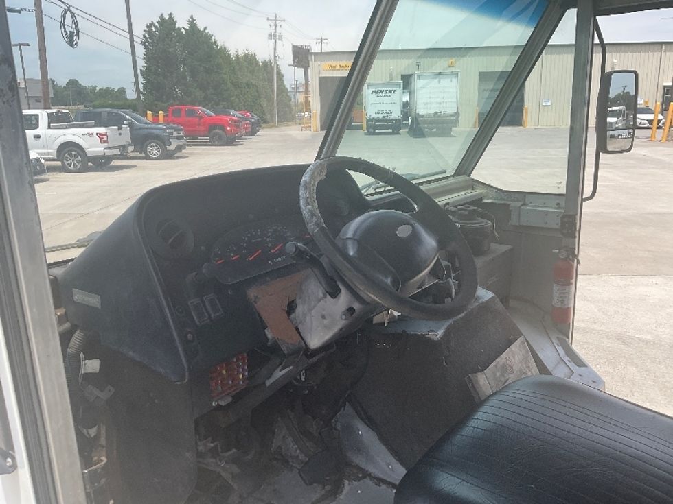 Walk-in Van (Step Van)-Light and Medium Duty Trucks-Ford-2006-E450-Knoxville-TN-485,530\n\t\tmiles-$ 7,000 - Image 10