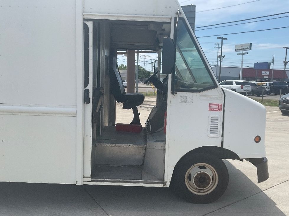 Walk-in Van (Step Van)-Light and Medium Duty Trucks-Ford-2006-E450-Knoxville-TN-485,530\n\t\tmiles-$ 7,000 - Image 13