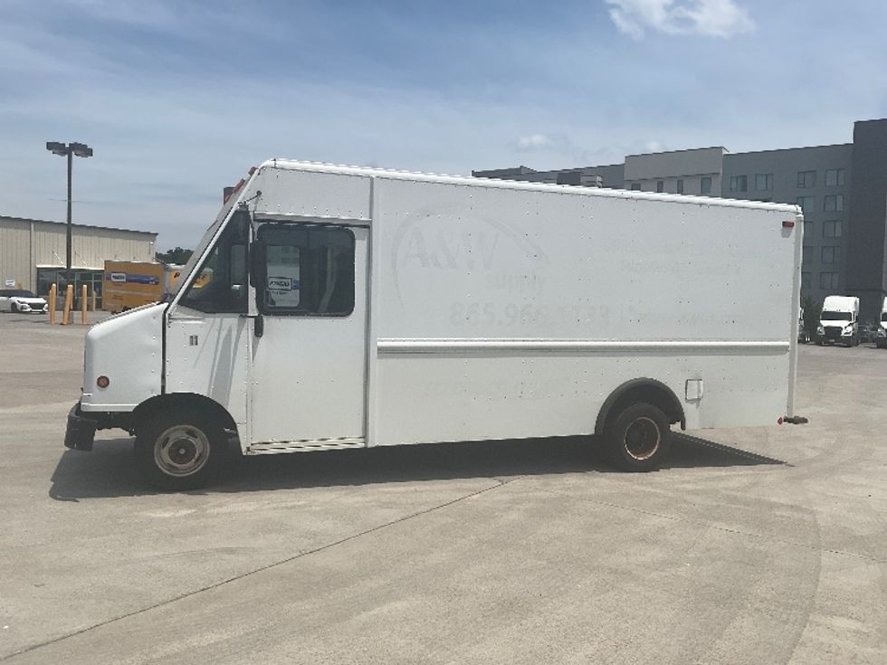 Walk-in Van (Step Van)-Light and Medium Duty Trucks-Ford-2006-E450-Knoxville-TN-485,530\n\t\tmiles-$ 7,000 - Image 4