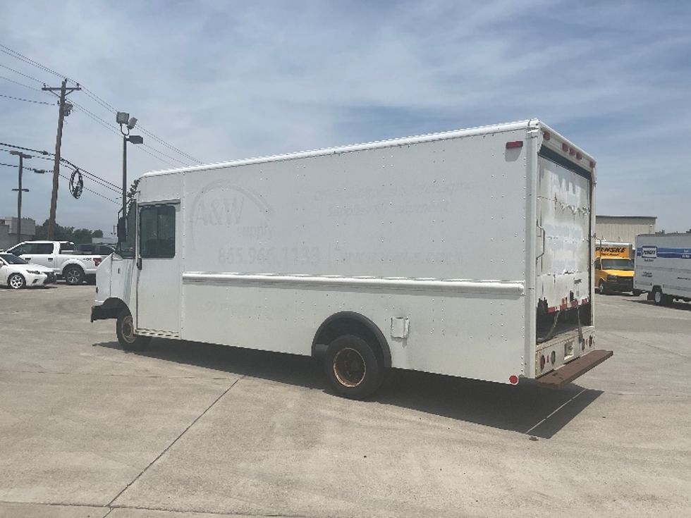 Walk-in Van (Step Van)-Light and Medium Duty Trucks-Ford-2006-E450-Knoxville-TN-485,530\n\t\tmiles-$ 7,000 - Image 5