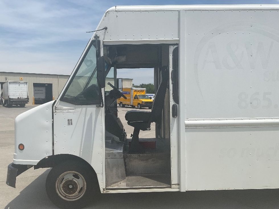 Walk-in Van (Step Van)-Light and Medium Duty Trucks-Ford-2006-E450-Knoxville-TN-485,530\n\t\tmiles-$ 7,000 - Image 9