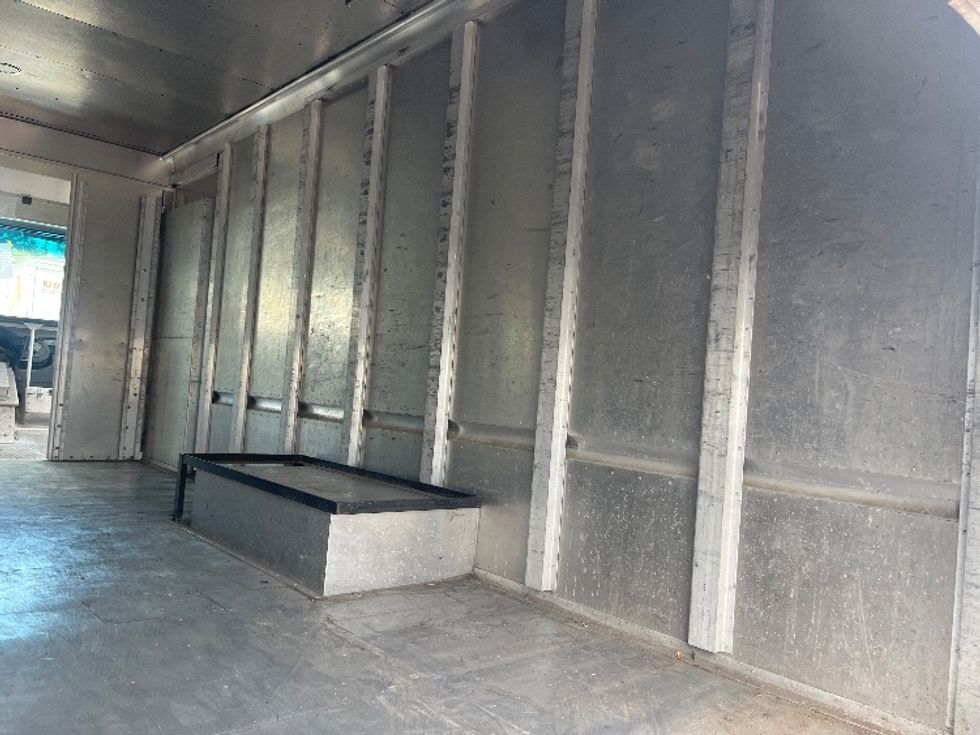 Walk-in Van (Step Van)-Light and Medium Duty Trucks-Ford-2019-E350-Middlefield-OH-123,394\n\t\tmiles-$ 17,000 - Image 11