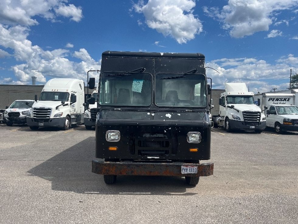 Walk-in Van (Step Van)-Light and Medium Duty Trucks-Ford-2019-E350-Middlefield-OH-123,394\n\t\tmiles-$ 17,000 - Image 2