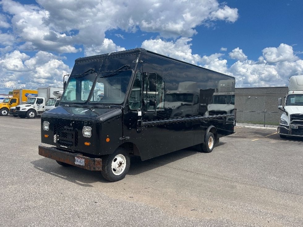 Walk-in Van (Step Van)-Light and Medium Duty Trucks-Ford-2019-E350-Middlefield-OH-123,394\n\t\tmiles-$ 17,000 - Image 4