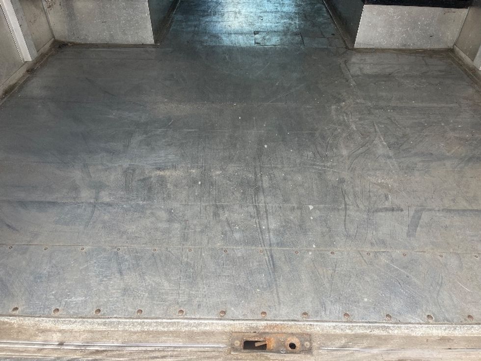 Walk-in Van (Step Van)-Light and Medium Duty Trucks-Ford-2019-E350-Middlefield-OH-123,394\n\t\tmiles-$ 17,000 - Image 9