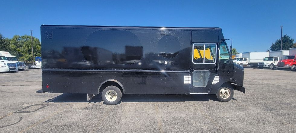 Walk-in Van (Step Van)-Light and Medium Duty Trucks-Ford-2019-E350-Middlefield-OH-129,816\n\t\tmiles-$ 17,000 - Image 14