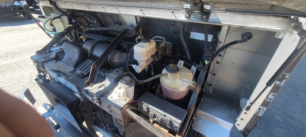 Walk-in Van (Step Van)-Light and Medium Duty Trucks-Ford-2019-E350-Middlefield-OH-129,816\n\t\tmiles-$ 17,000 - Image 18