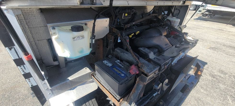 Walk-in Van (Step Van)-Light and Medium Duty Trucks-Ford-2019-E350-Middlefield-OH-129,816\n\t\tmiles-$ 17,000 - Image 19