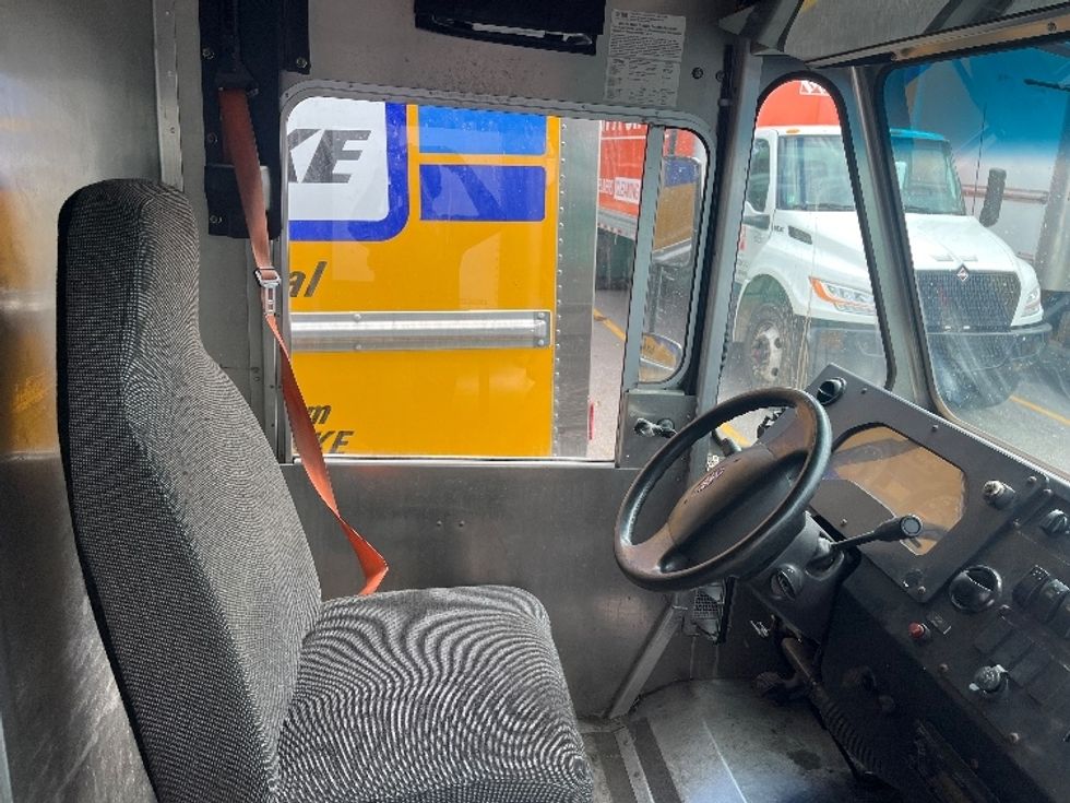 Walk-in Van (Step Van)-Light and Medium Duty Trucks-Ford-2019-E350-Middlefield-OH-133,704\n\t\tmiles-$ 16,000 - Image 20