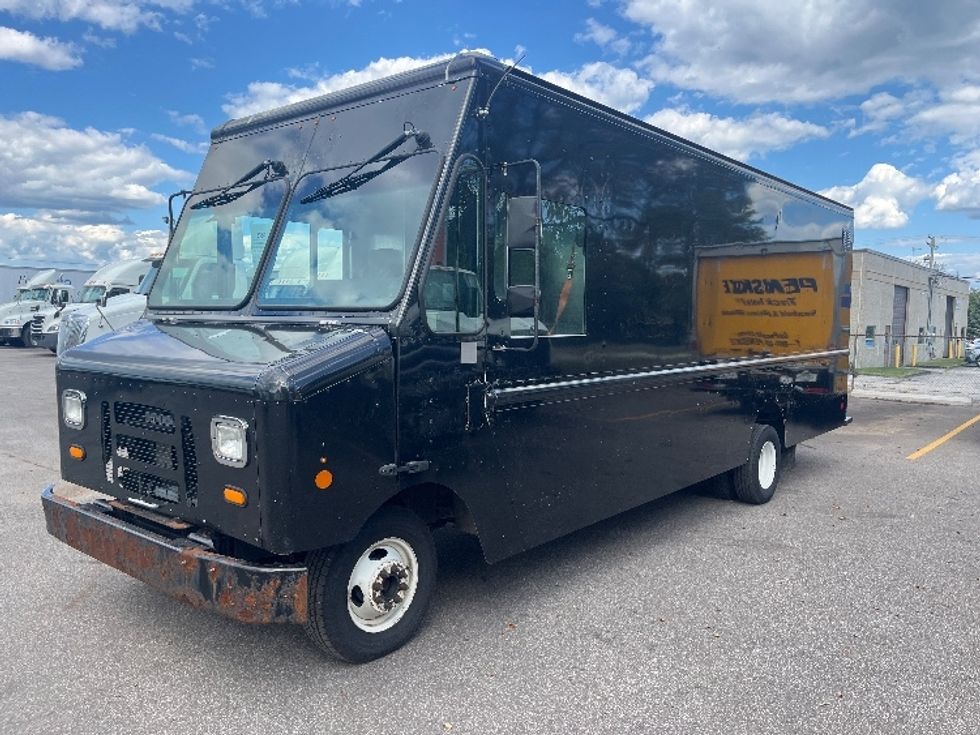 Walk-in Van (Step Van)-Light and Medium Duty Trucks-Ford-2019-E350-Middlefield-OH-133,704\n\t\tmiles-$ 16,000 - Image 3
