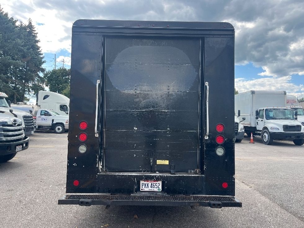 Walk-in Van (Step Van)-Light and Medium Duty Trucks-Ford-2019-E350-Middlefield-OH-133,704\n\t\tmiles-$ 16,000 - Image 7