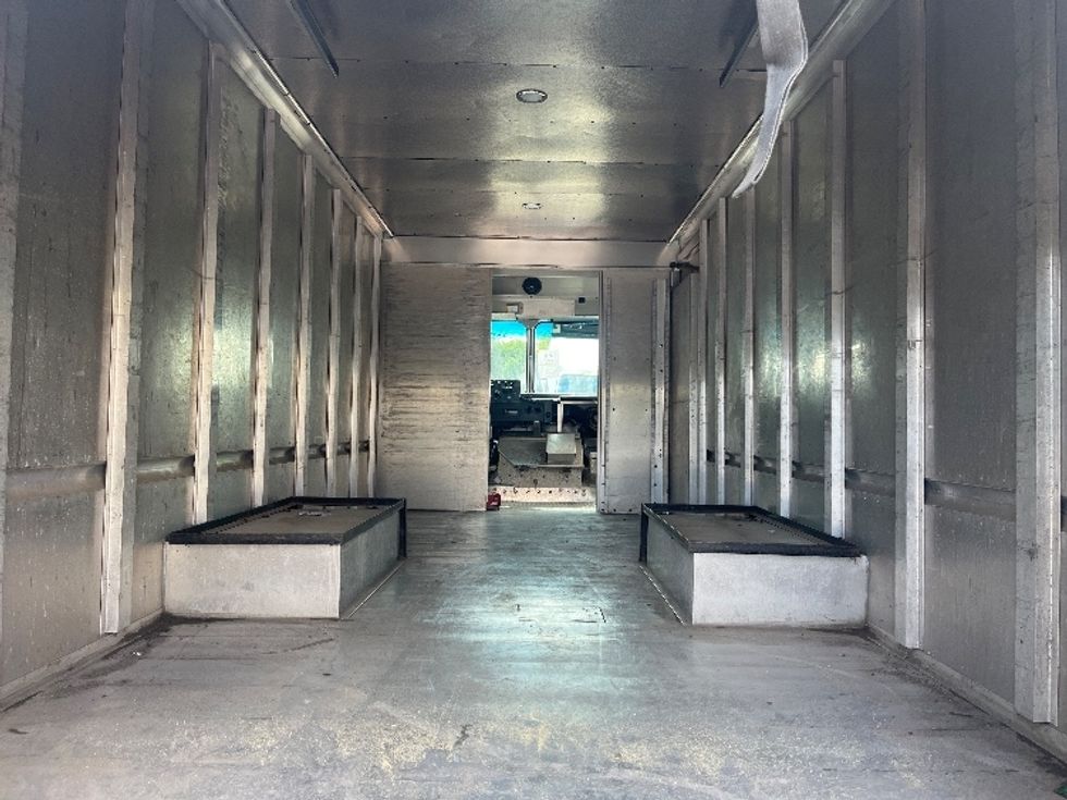 Walk-in Van (Step Van)-Light and Medium Duty Trucks-Ford-2019-E350-Middlefield-OH-133,704\n\t\tmiles-$ 16,000 - Image 8