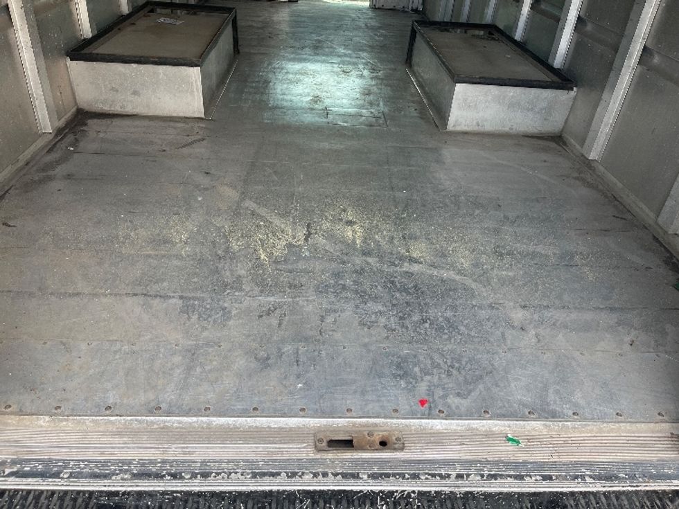 Walk-in Van (Step Van)-Light and Medium Duty Trucks-Ford-2019-E350-Middlefield-OH-133,704\n\t\tmiles-$ 16,000 - Image 9