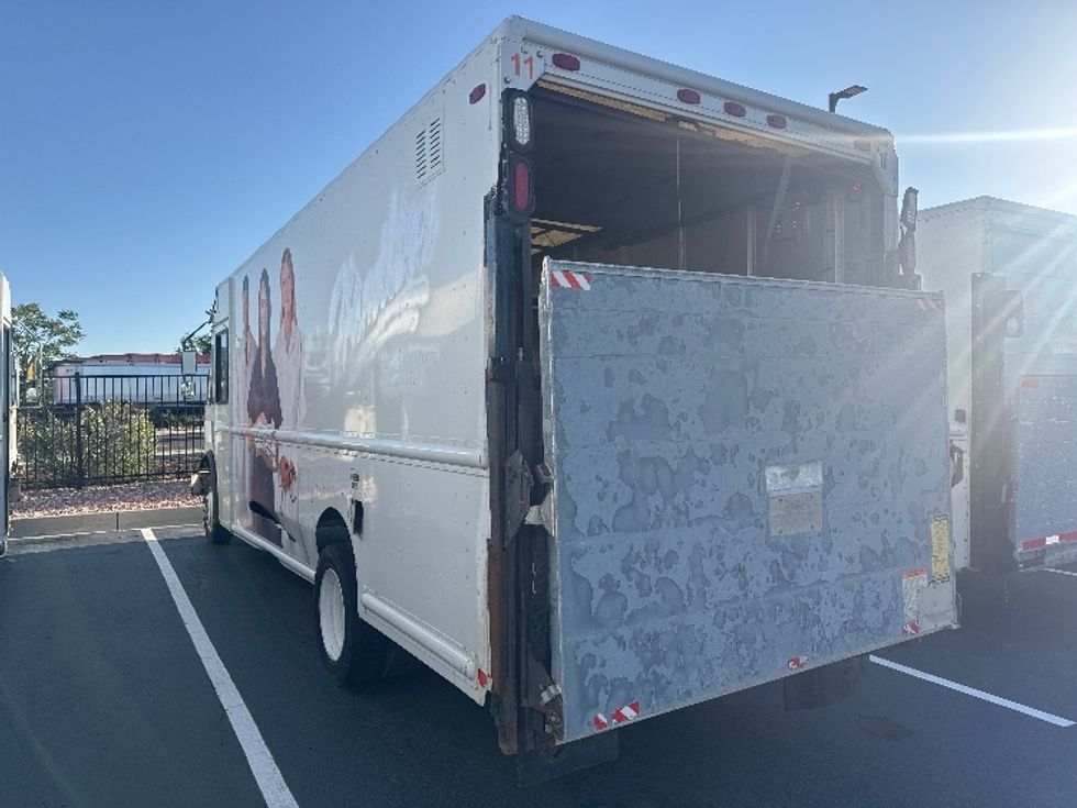 Walk-in Van (Step Van)-Light and Medium Duty Trucks-Freightliner-2006-MT45-Aurora-CO-200,000\n\t\tmiles-$ 13,500 - Image 3