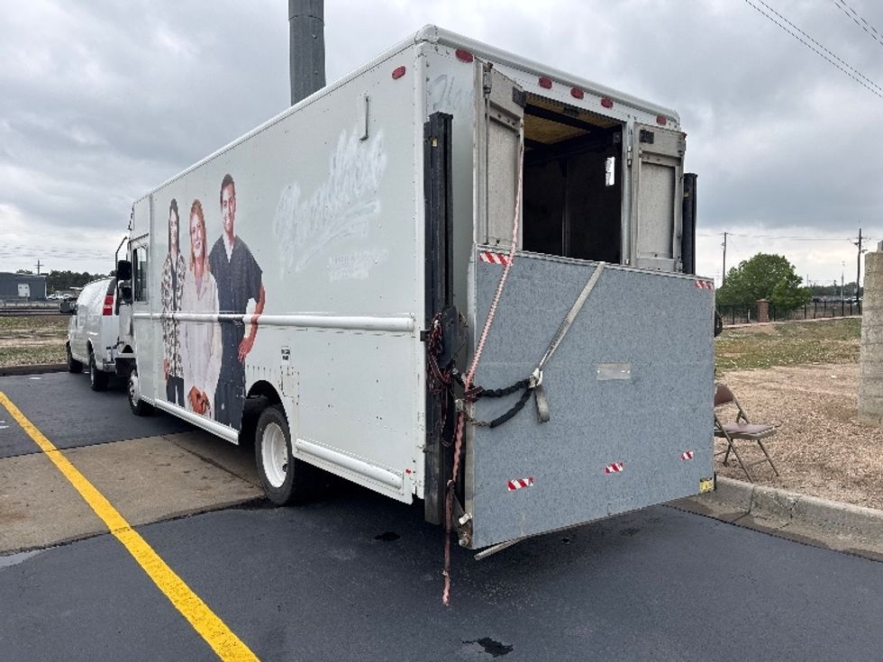 Walk-in Van (Step Van)-Light and Medium Duty Trucks-Freightliner-2008-MT45-Aurora-CO-200,000\n\t\tmiles-$ 6,000 - Image 3