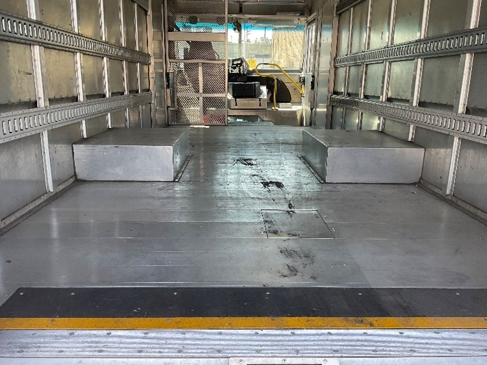 Walk-in Van (Step Van)-Light and Medium Duty Trucks-Freightliner-2016-MT45-Torrance-CA-158,723\n\t\tmiles-$ 38,750 - Image 10