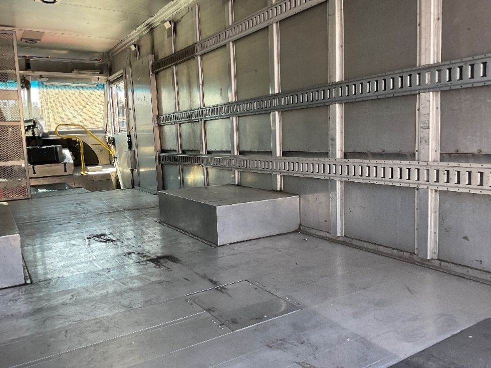 Walk-in Van (Step Van)-Light and Medium Duty Trucks-Freightliner-2016-MT45-Torrance-CA-158,723\n\t\tmiles-$ 38,750 - Image 12