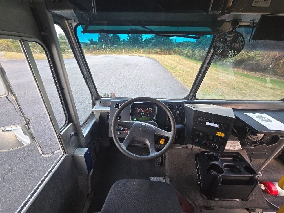 Walk-in Van (Step Van)-Light and Medium Duty Trucks-Freightliner-2017-MT45-White Deer-PA-148,004\n\t\tmiles-$ 42,250 - Image 14