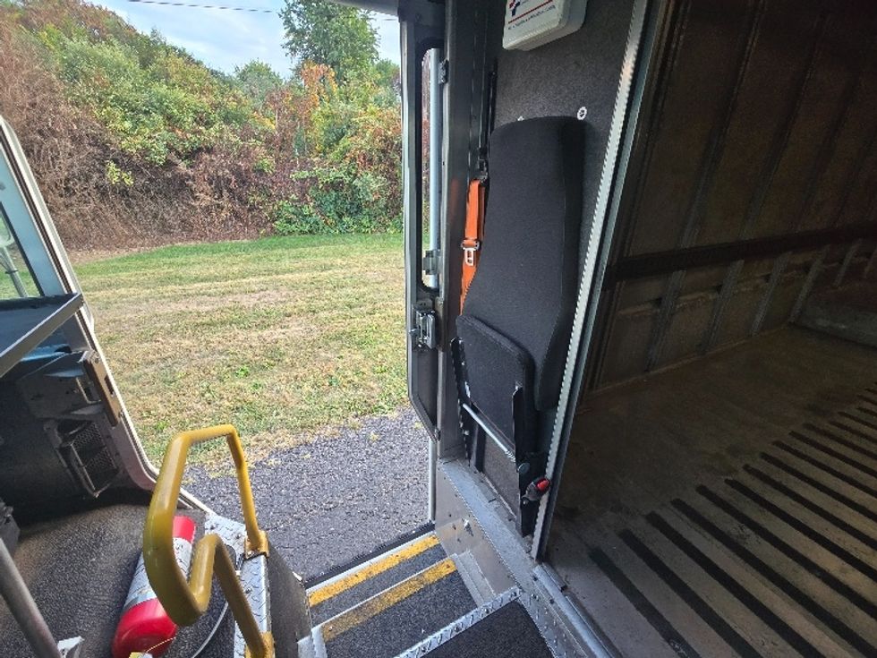 Walk-in Van (Step Van)-Light and Medium Duty Trucks-Freightliner-2017-MT45-White Deer-PA-148,004\n\t\tmiles-$ 42,250 - Image 16