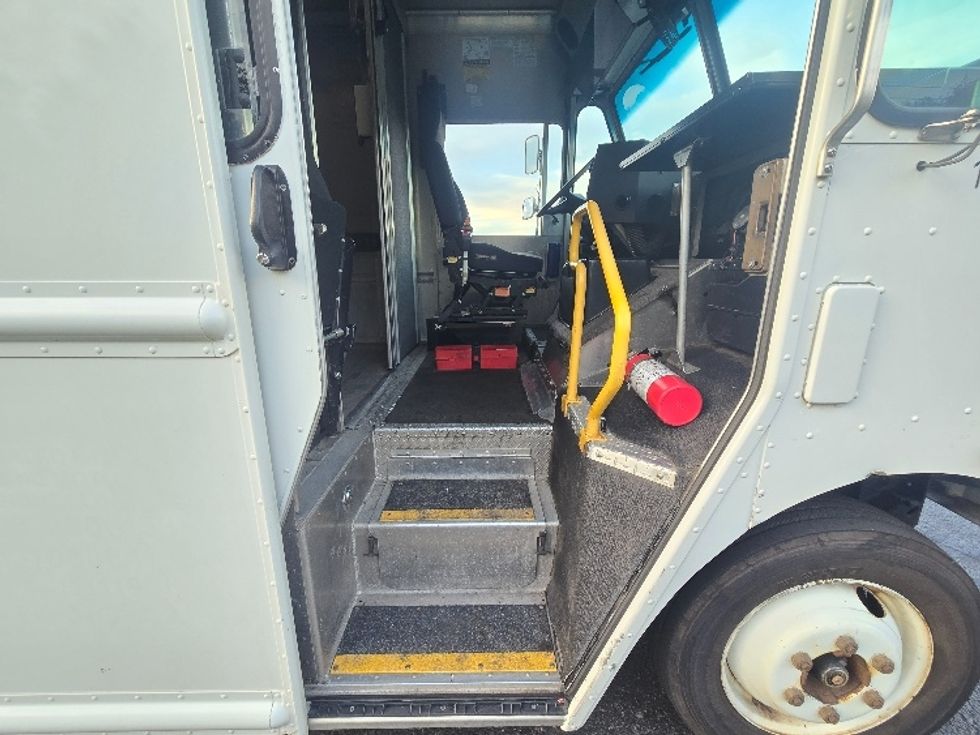 Walk-in Van (Step Van)-Light and Medium Duty Trucks-Freightliner-2017-MT45-White Deer-PA-148,004\n\t\tmiles-$ 42,250 - Image 17