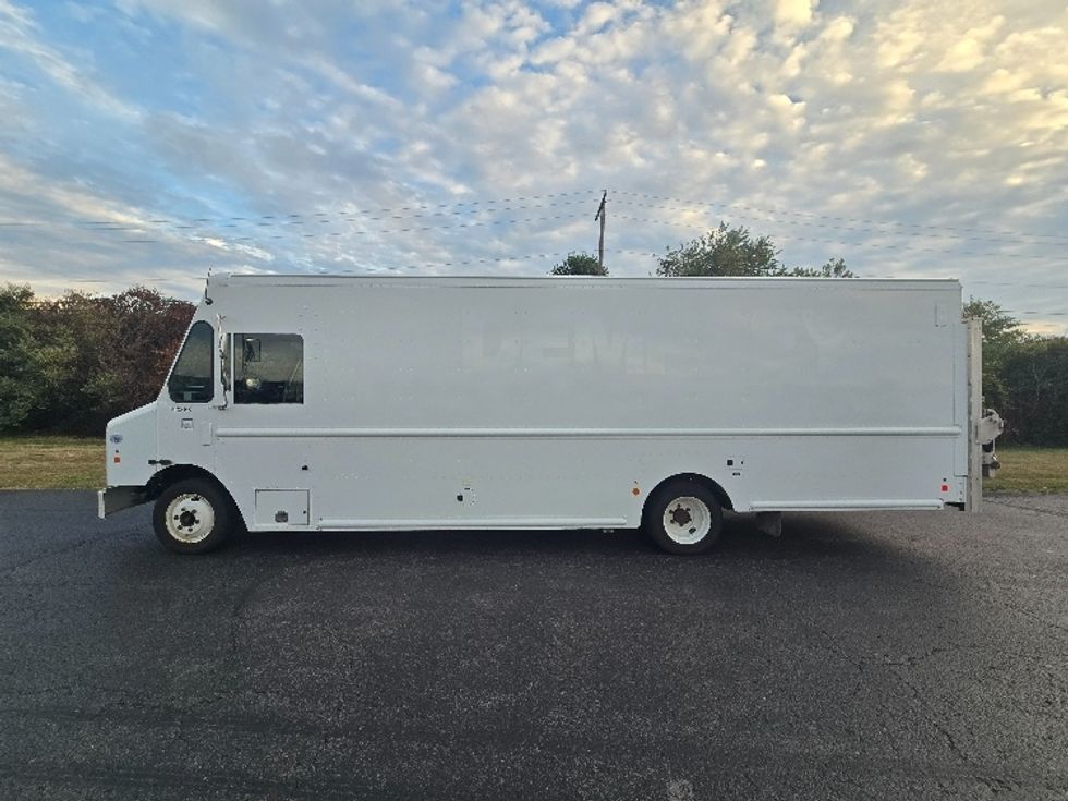 Walk-in Van (Step Van)-Light and Medium Duty Trucks-Freightliner-2017-MT45-White Deer-PA-148,004\n\t\tmiles-$ 42,250 - Image 4