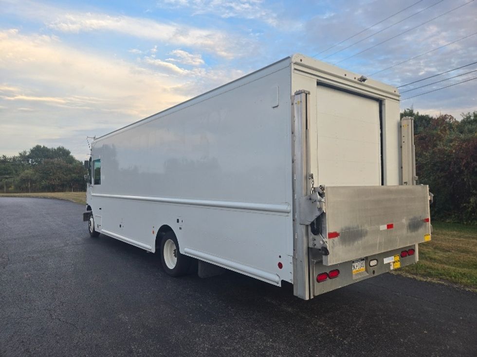 Walk-in Van (Step Van)-Light and Medium Duty Trucks-Freightliner-2017-MT45-White Deer-PA-148,004\n\t\tmiles-$ 42,250 - Image 5