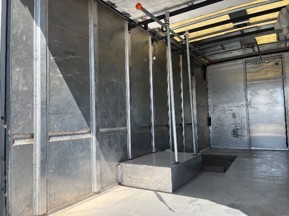 Walk-in Van (Step Van)-Light and Medium Duty Trucks-Freightliner-2018-MT45-El Paso-TX-93,778\n\t\tmiles-$ 42,500 - Image 11