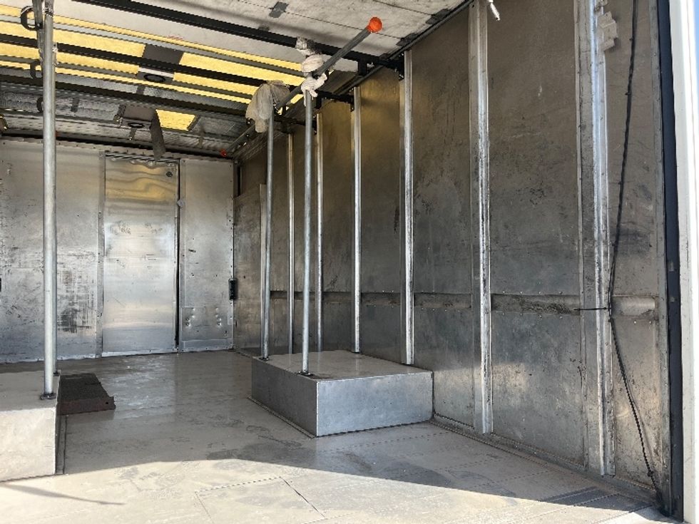 Walk-in Van (Step Van)-Light and Medium Duty Trucks-Freightliner-2018-MT45-El Paso-TX-93,778\n\t\tmiles-$ 42,500 - Image 12
