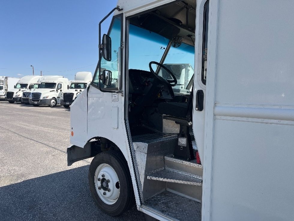 Walk-in Van (Step Van)-Light and Medium Duty Trucks-Freightliner-2018-MT45-El Paso-TX-93,778\n\t\tmiles-$ 42,500 - Image 16