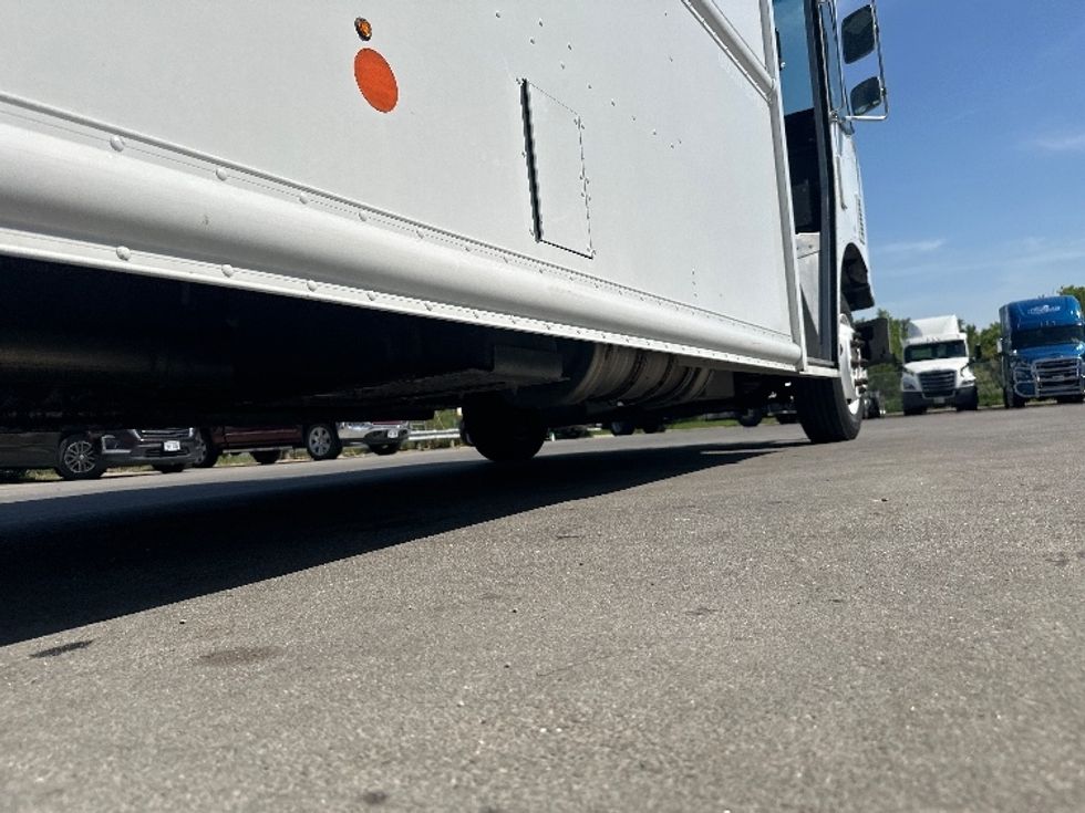 Walk-in Van (Step Van)-Light and Medium Duty Trucks-Freightliner-2018-MT45-Omaha-NE-103,540\n\t\tmiles-$ 49,000 - Image 13