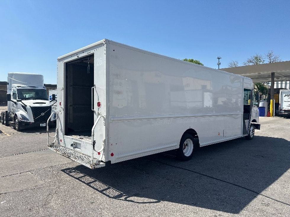 Walk-in Van (Step Van)-Light and Medium Duty Trucks-Freightliner-2018-MT45-Omaha-NE-98,220\n\t\tmiles-$ 49,250 - Image 12