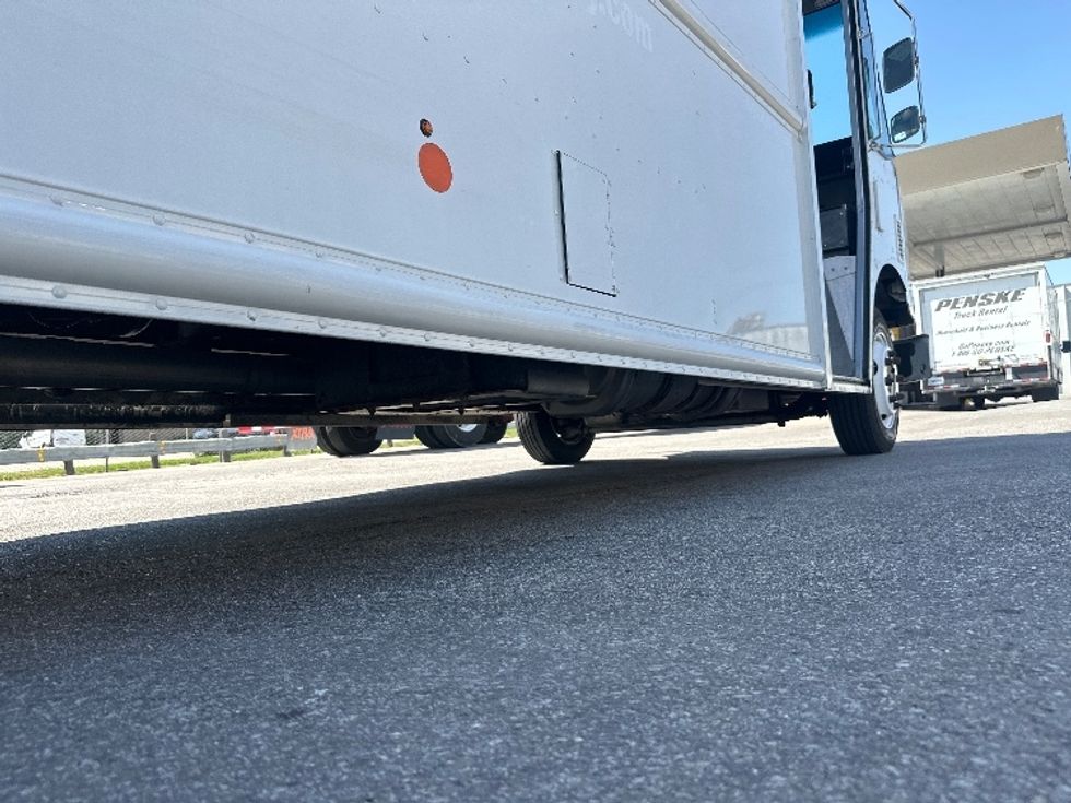 Walk-in Van (Step Van)-Light and Medium Duty Trucks-Freightliner-2018-MT45-Omaha-NE-98,220\n\t\tmiles-$ 49,250 - Image 13