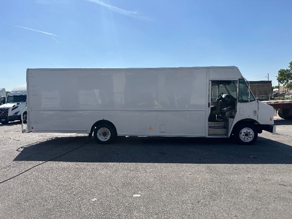 Walk-in Van (Step Van)-Light and Medium Duty Trucks-Freightliner-2018-MT45-Omaha-NE-98,220\n\t\tmiles-$ 49,250 - Image 14