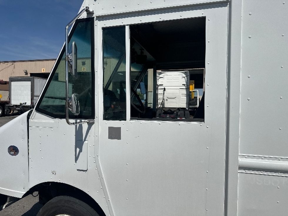 Walk-in Van (Step Van)-Light and Medium Duty Trucks-Freightliner-2018-MT45-Omaha-NE-98,220\n\t\tmiles-$ 49,250 - Image 15