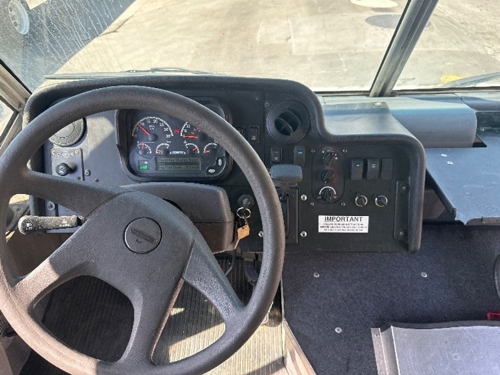 Walk-in Van (Step Van)-Light and Medium Duty Trucks-Freightliner-2018-MT45-Omaha-NE-98,220\n\t\tmiles-$ 49,250 - Image 16
