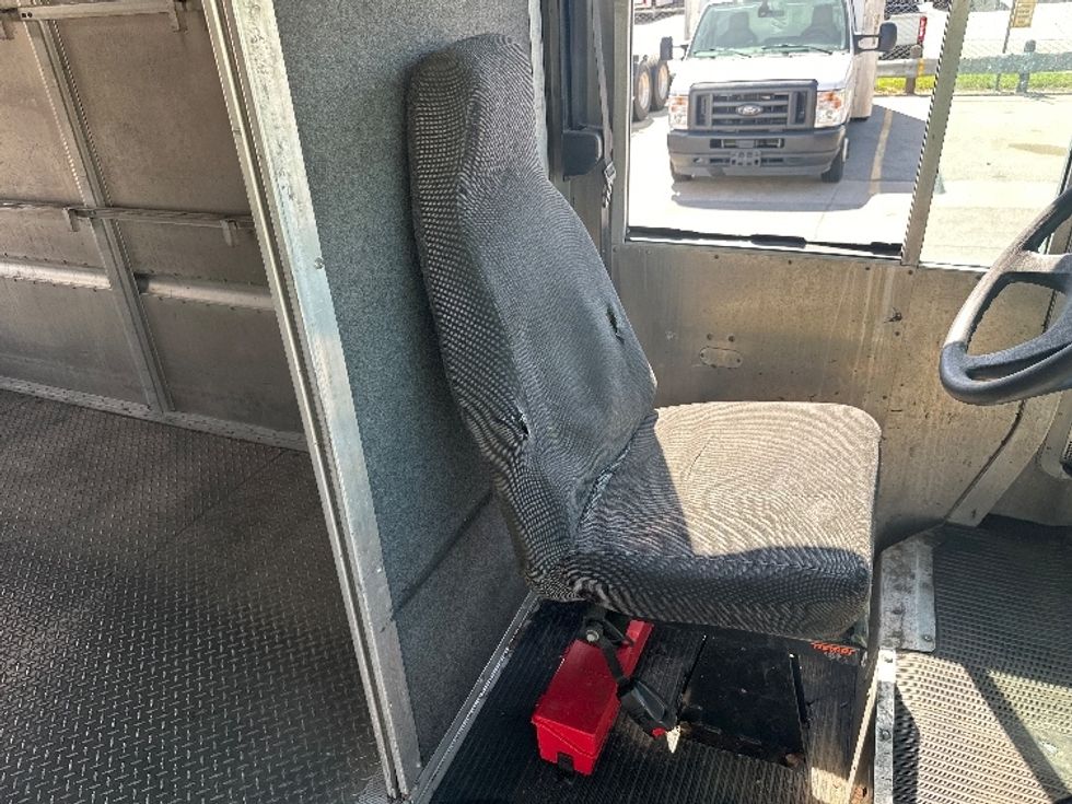 Walk-in Van (Step Van)-Light and Medium Duty Trucks-Freightliner-2018-MT45-Omaha-NE-98,220\n\t\tmiles-$ 49,250 - Image 17