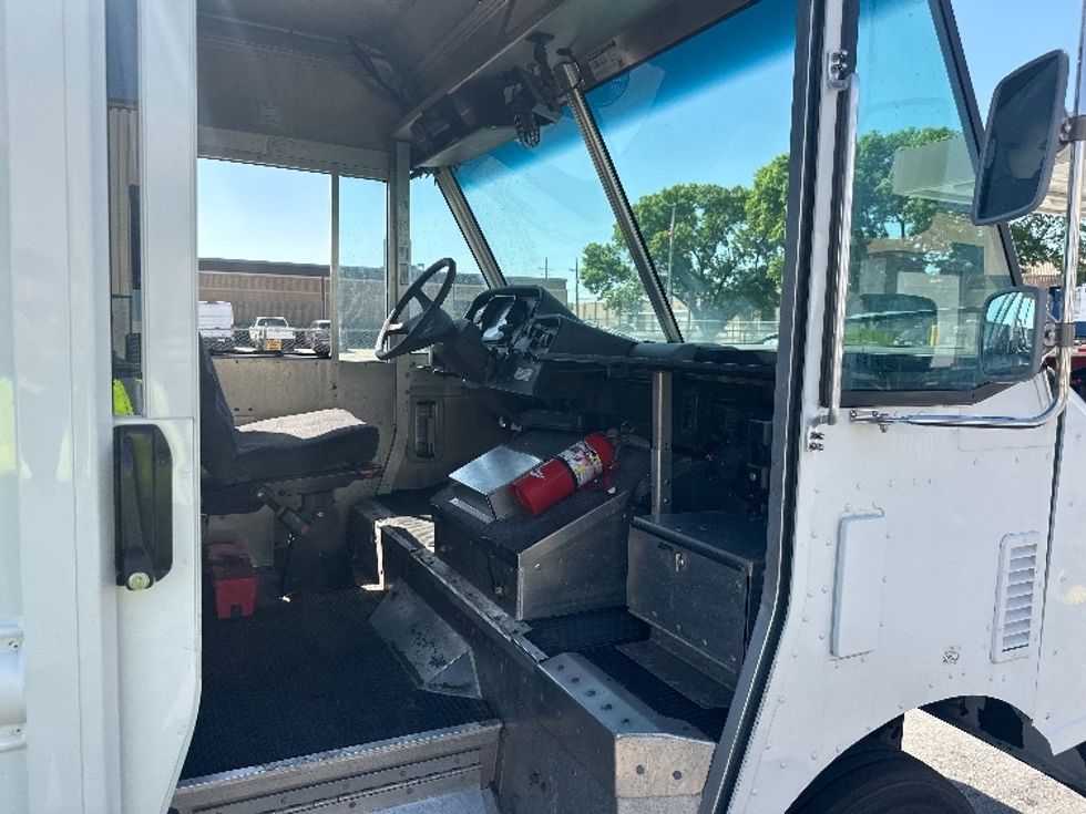 Walk-in Van (Step Van)-Light and Medium Duty Trucks-Freightliner-2018-MT45-Omaha-NE-98,220\n\t\tmiles-$ 49,250 - Image 18