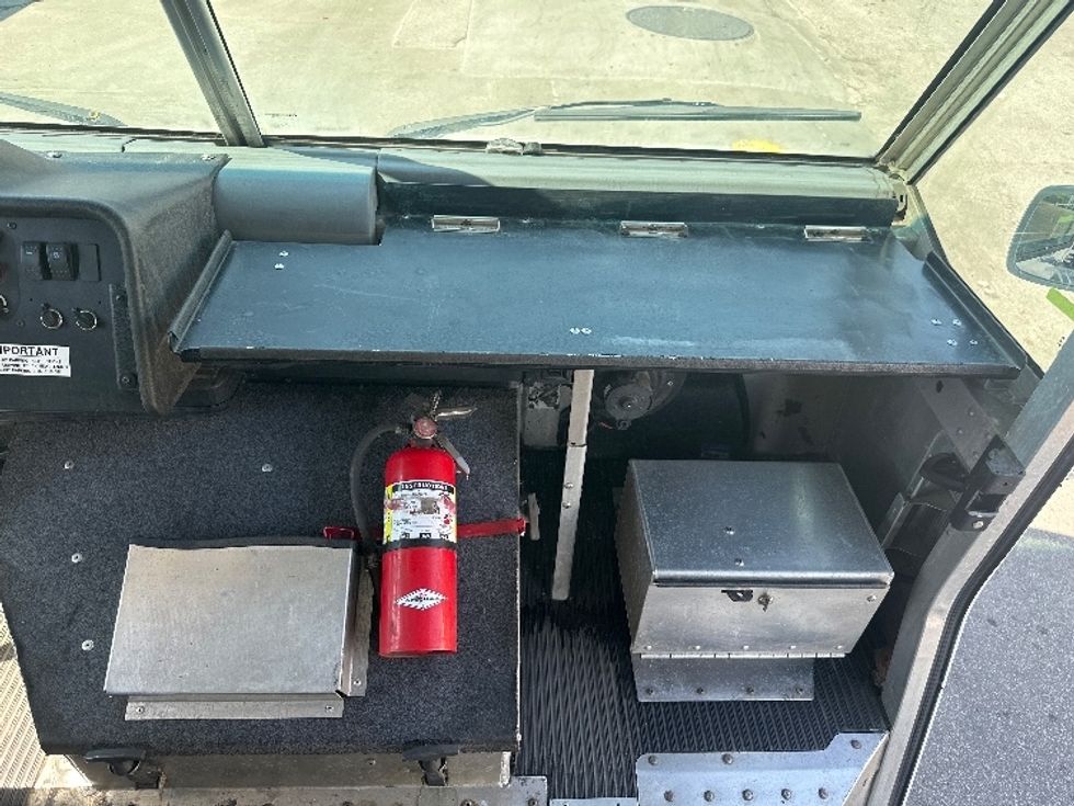 Walk-in Van (Step Van)-Light and Medium Duty Trucks-Freightliner-2018-MT45-Omaha-NE-98,220\n\t\tmiles-$ 49,250 - Image 19