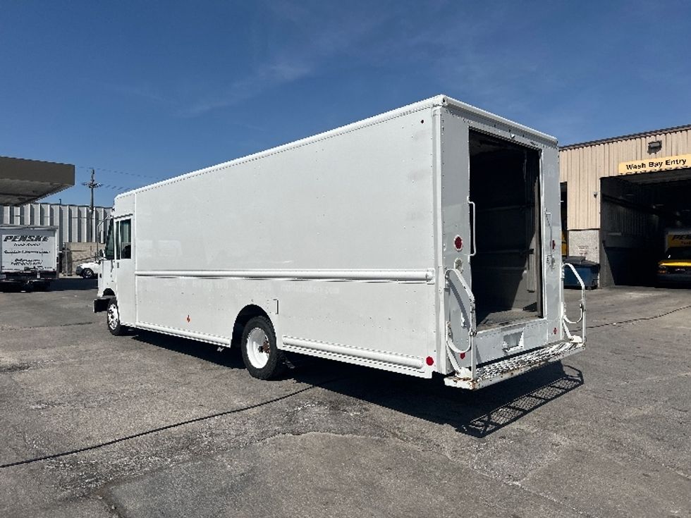 Walk-in Van (Step Van)-Light and Medium Duty Trucks-Freightliner-2018-MT45-Omaha-NE-98,220\n\t\tmiles-$ 49,250 - Image 6