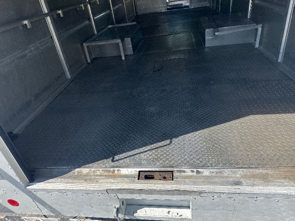Walk-in Van (Step Van)-Light and Medium Duty Trucks-Freightliner-2018-MT45-Omaha-NE-98,220\n\t\tmiles-$ 49,250 - Image 9