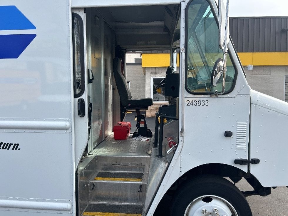 Walk-in Van (Step Van)-Light and Medium Duty Trucks-Freightliner-2021-MT45G-Milwaukee-WI-31,898\n\t\tmiles-$ 63,000 - Image 17