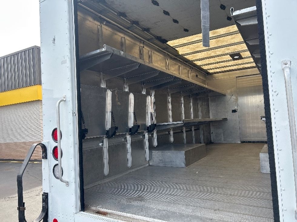 Walk-in Van (Step Van)-Light and Medium Duty Trucks-Freightliner-2021-MT45G-Milwaukee-WI-31,898\n\t\tmiles-$ 63,000 - Image 9