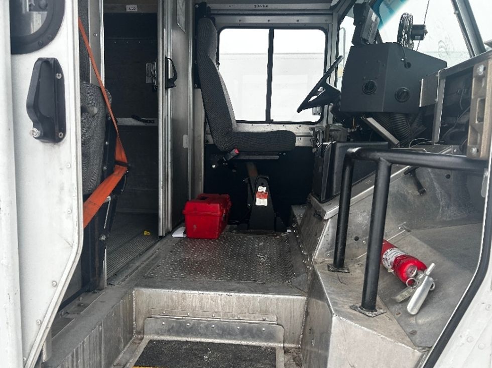 Walk-in Van (Step Van)-Light and Medium Duty Trucks-Freightliner-2022-MT45G-Indianapolis-IN-66,000\n\t\tmiles-$ 63,000 - Image 17