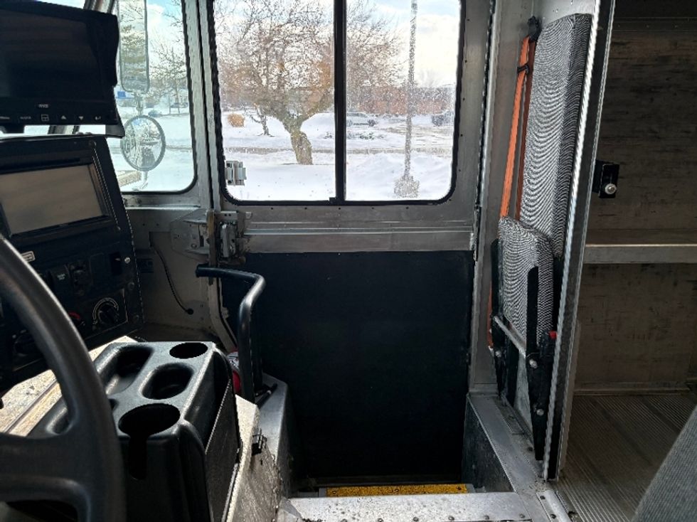 Walk-in Van (Step Van)-Light and Medium Duty Trucks-Freightliner-2022-MT45G-Indianapolis-IN-67,962\n\t\tmiles-$ 62,750 - Image 19