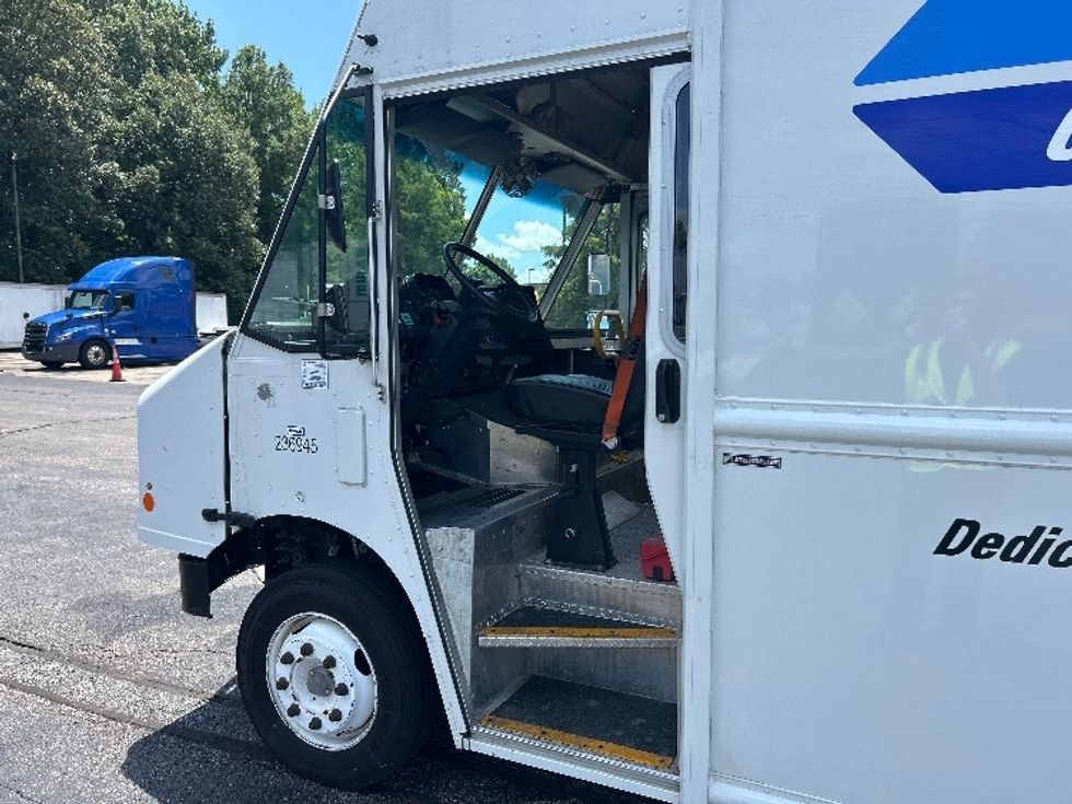 Walk-in Van (Step Van)-Light and Medium Duty Trucks-Freightliner-2022-MT45G-Memphis-TN-61,393\n\t\tmiles-$ 69,750 - Image 15