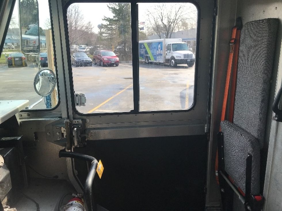 Walk-in Van (Step Van)-Light and Medium Duty Trucks-Freightliner-2022-MT45G-Milwaukee-WI-51,310\n\t\tmiles-$ 61,750 - Image 15