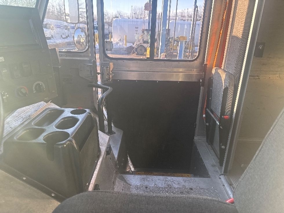 Walk-in Van (Step Van)-Light and Medium Duty Trucks-Freightliner-2022-MT45G-Sterling-VA-43,001\n\t\tmiles-$ 61,750 - Image 18