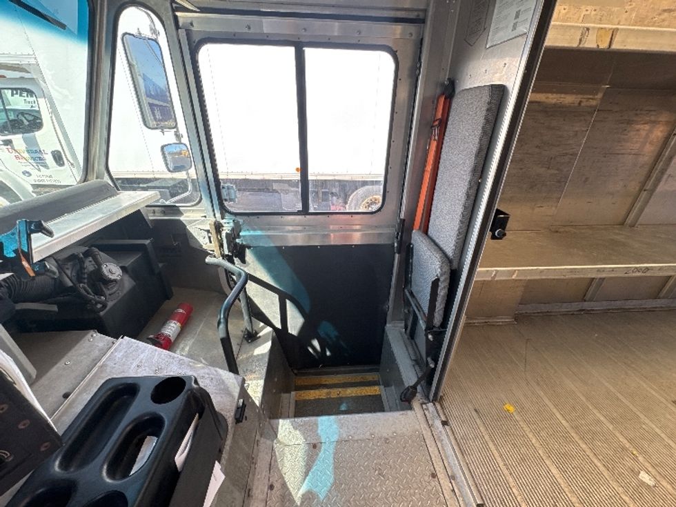 Walk-in Van (Step Van)-Light and Medium Duty Trucks-Freightliner-2022-MT55G-Milwaukee-WI-51,295\n\t\tmiles-$ 71,500 - Image 19